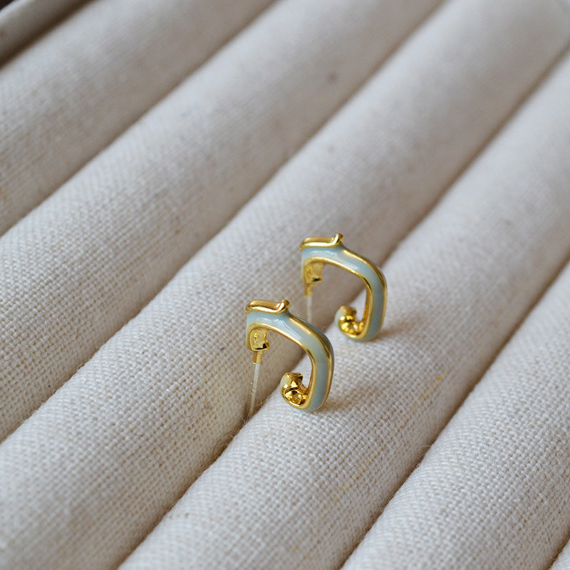 Charming Silver Earring for Any Occasion