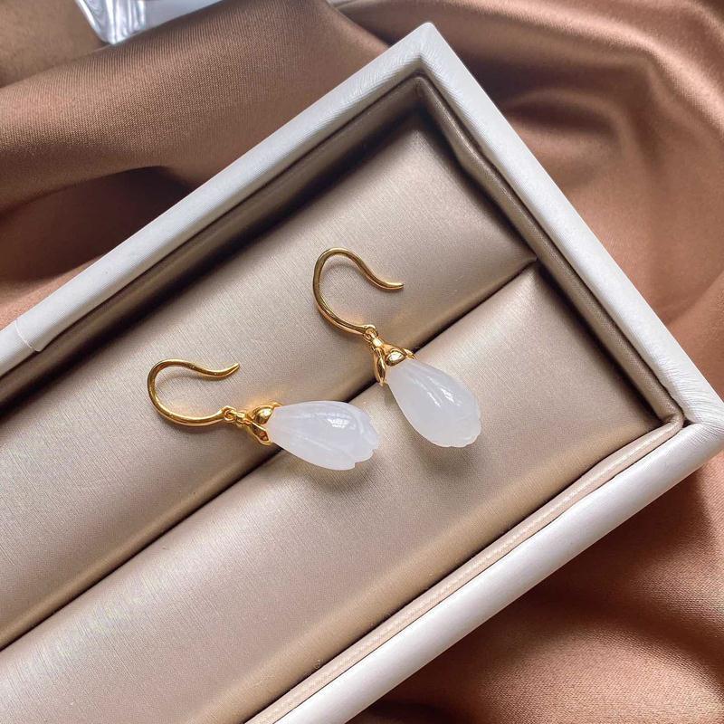 Classic Gold Piece with Timeless Appeal