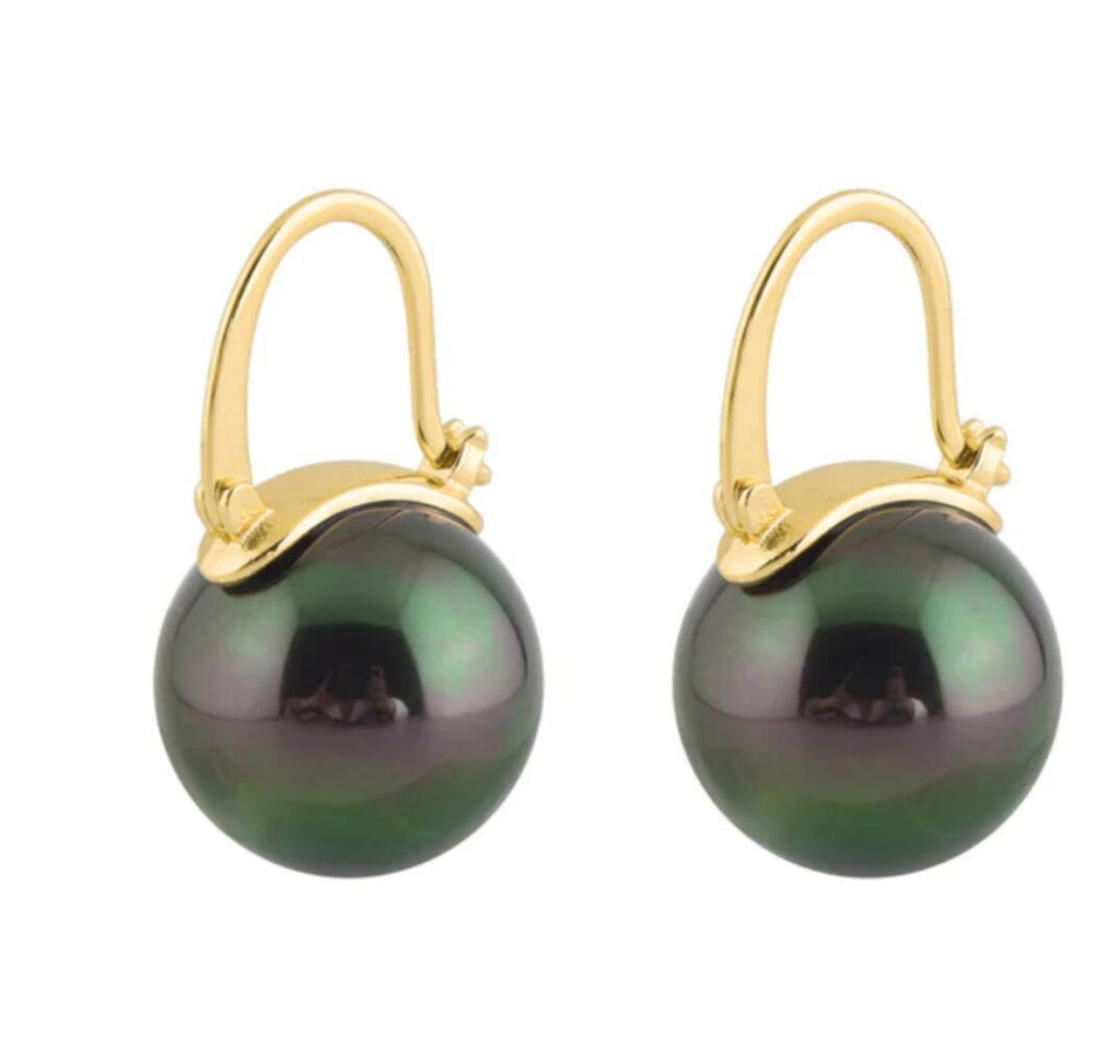 Charming Gold Earring for Any Occasion