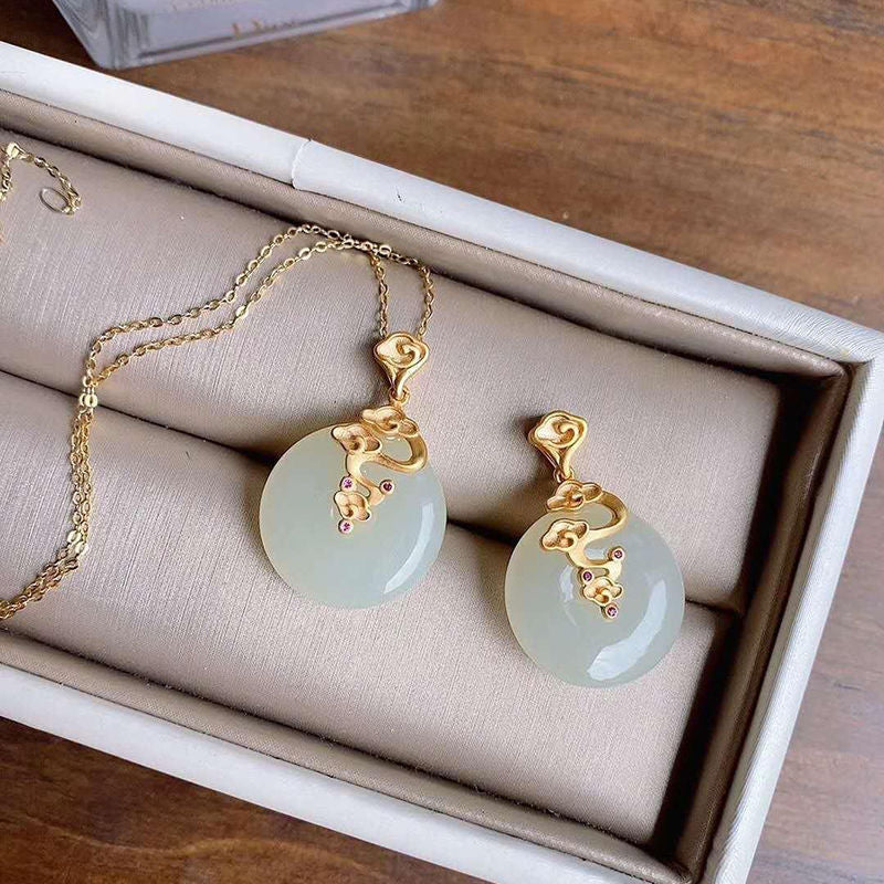 Elegant Gold Necklace for Every Occasion