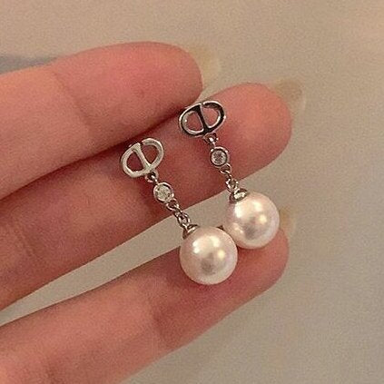Romantic Pearl Earring for Special Moments