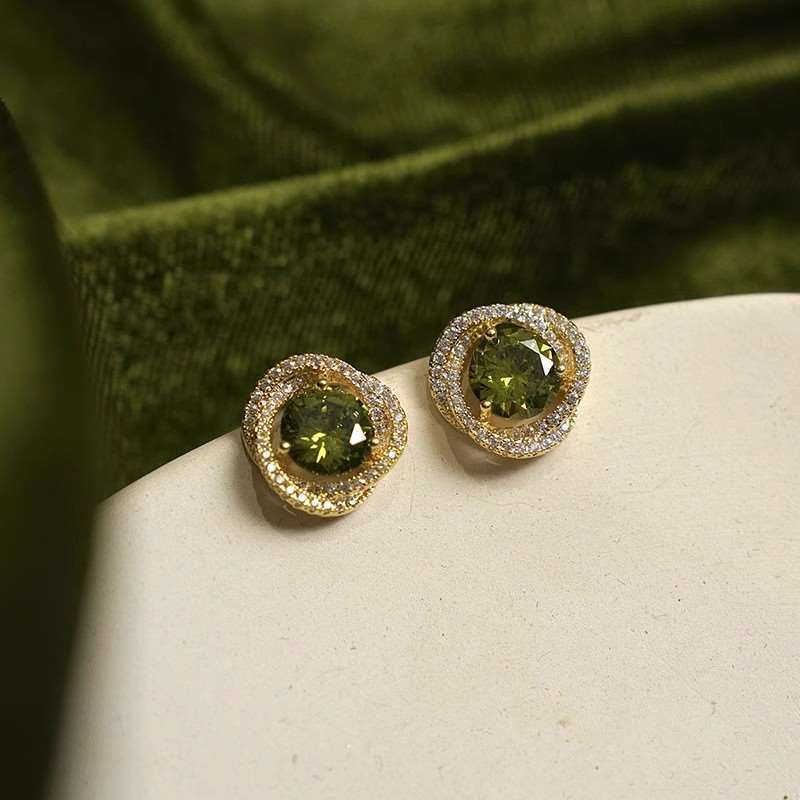 Charming Earring for Any Occasion