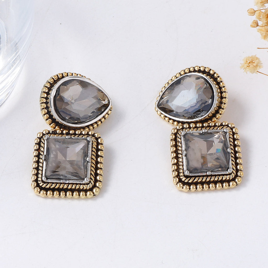 Charming Piece for Any Occasion