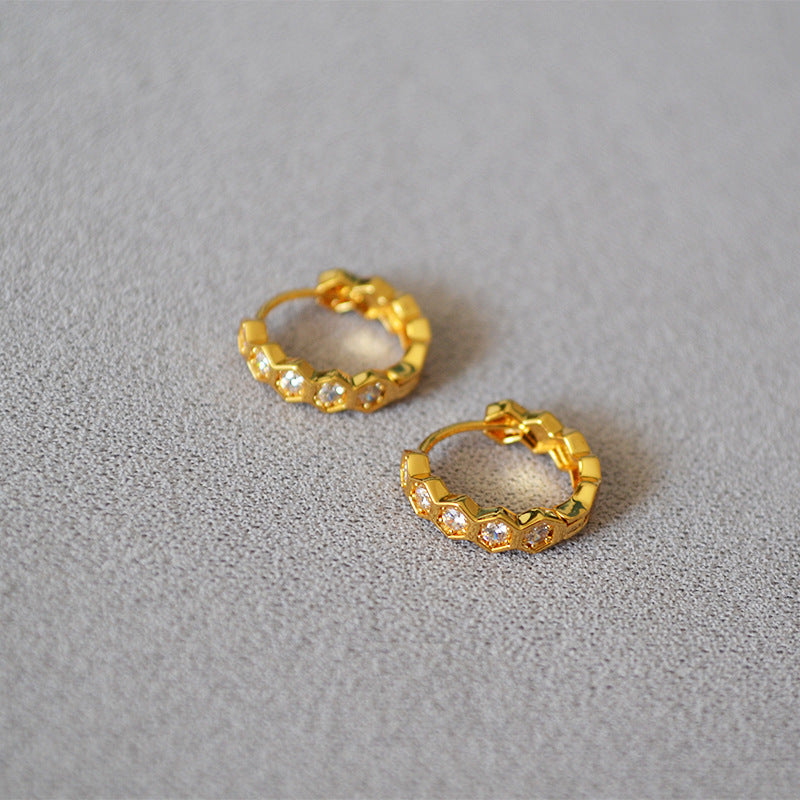 Classic Gold Earring with Timeless Appeal