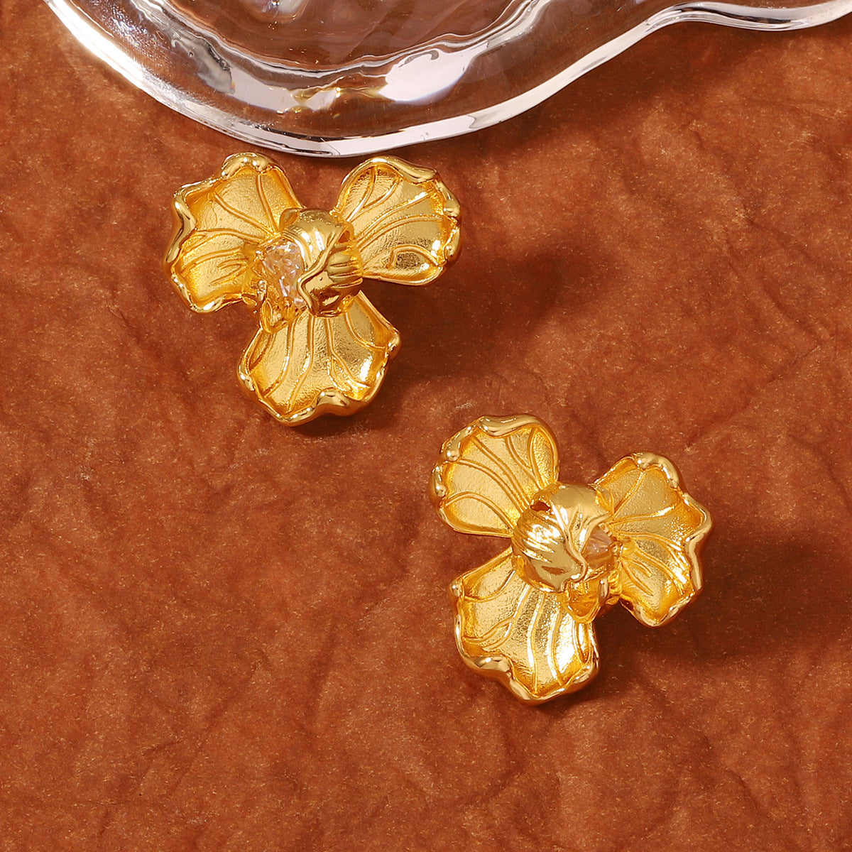Classic Gold Earring with Timeless Appeal