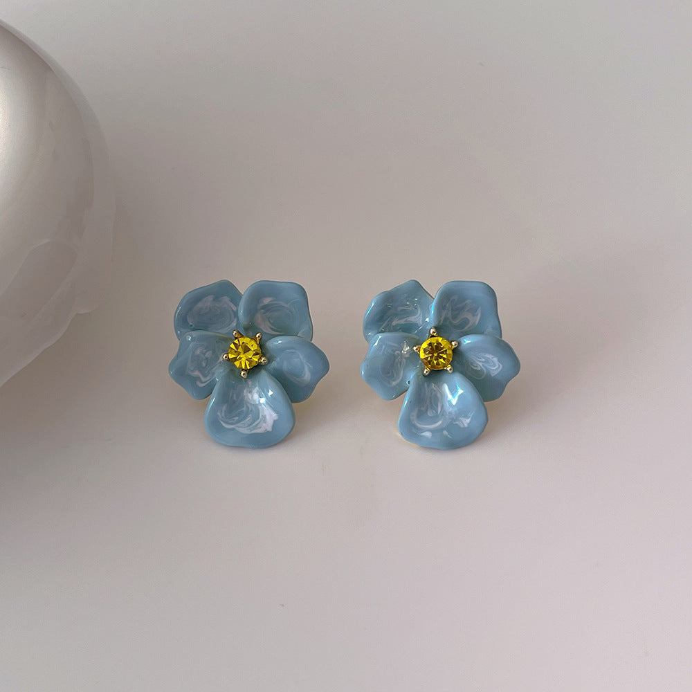 Charming Earring for Any Occasion