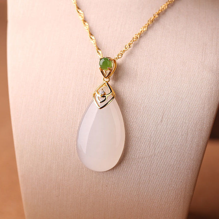 Charming Gold Necklace for Any Occasion