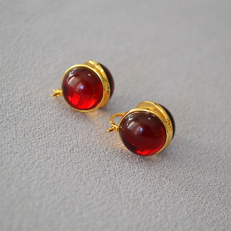Charming Gold Earring for Any Occasion