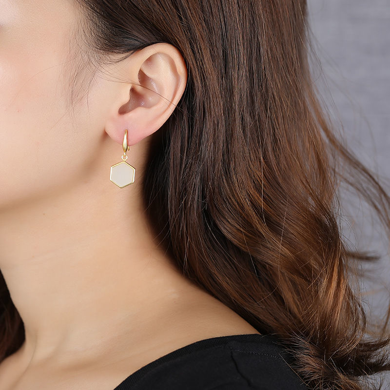 Charming Gold Earring for Any Occasion