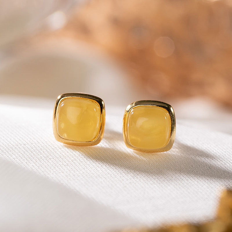 Beautiful Gold Earring with Unique Style