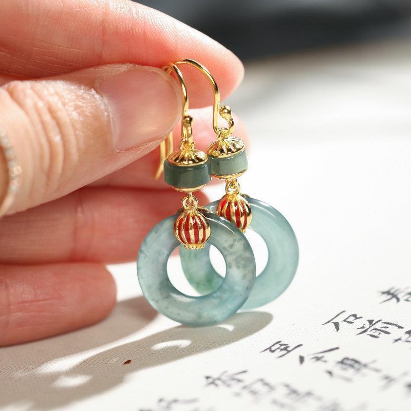 Charming Gold Earring for Any Occasion