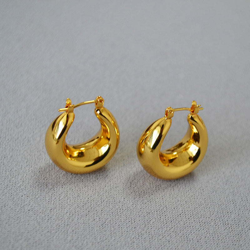 Classic Gold Earring with Timeless Appeal