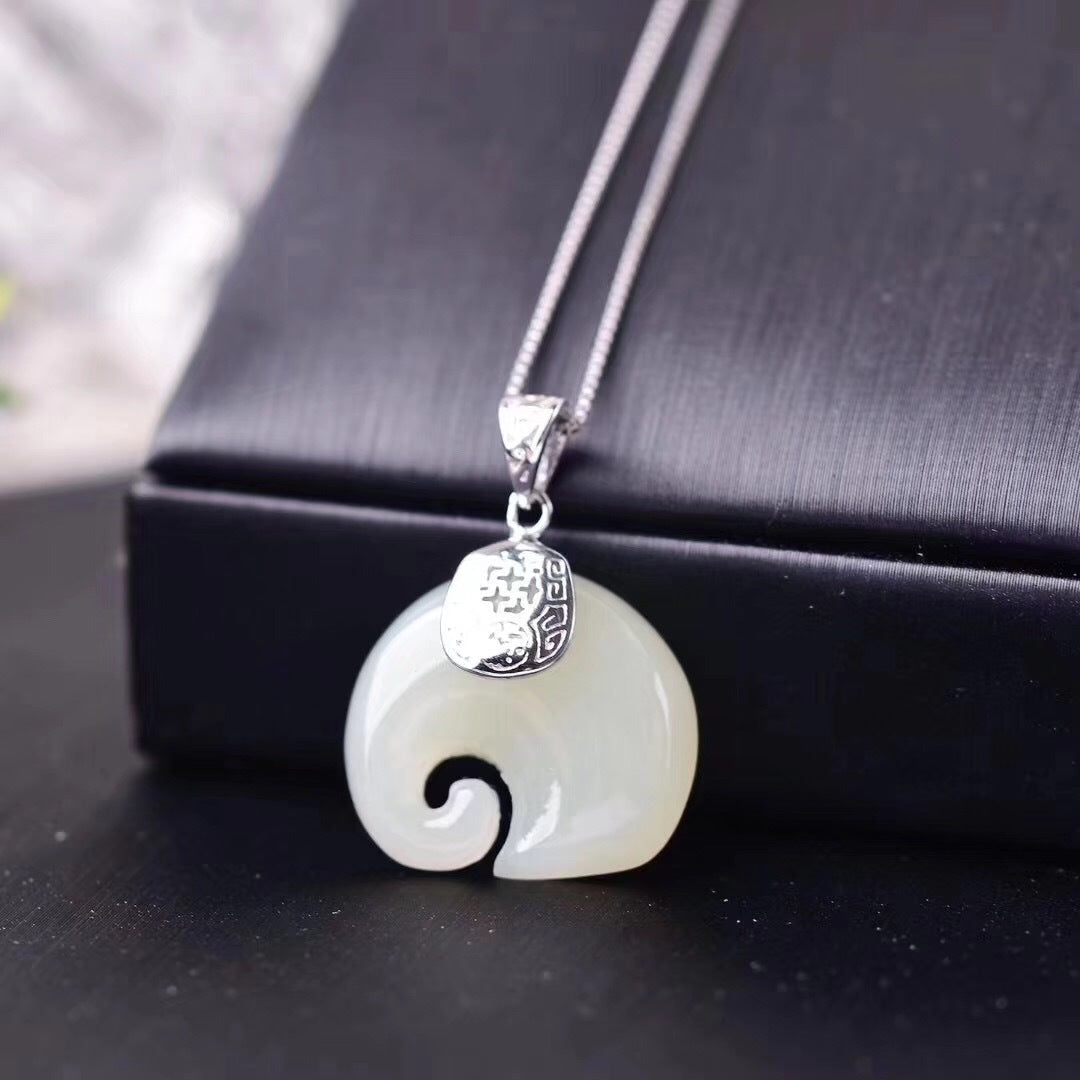 Romantic Silver Necklace for Special Moments