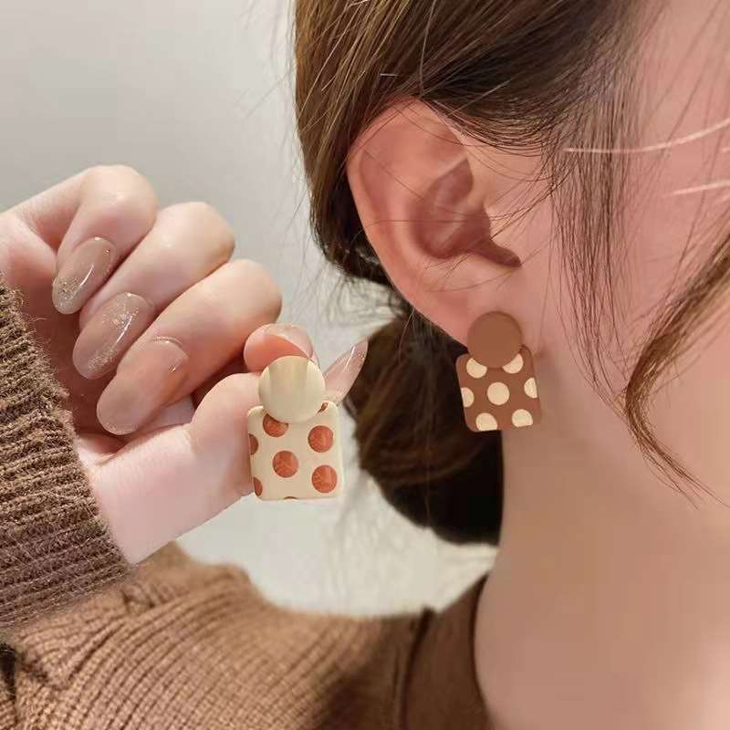 Charming Earring for Any Occasion