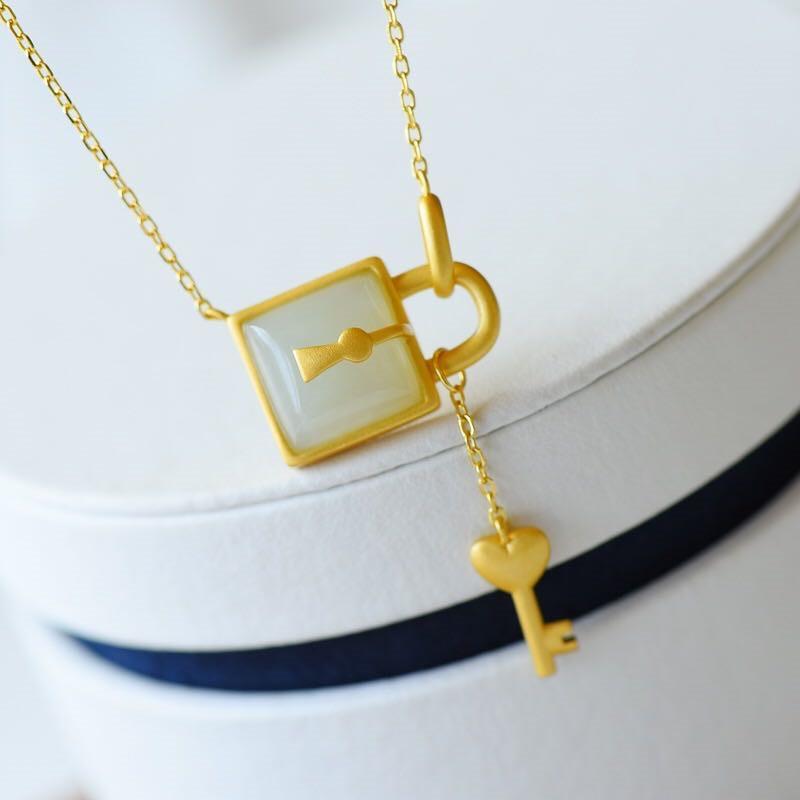 Stunning Gold Necklace for Daily Wear