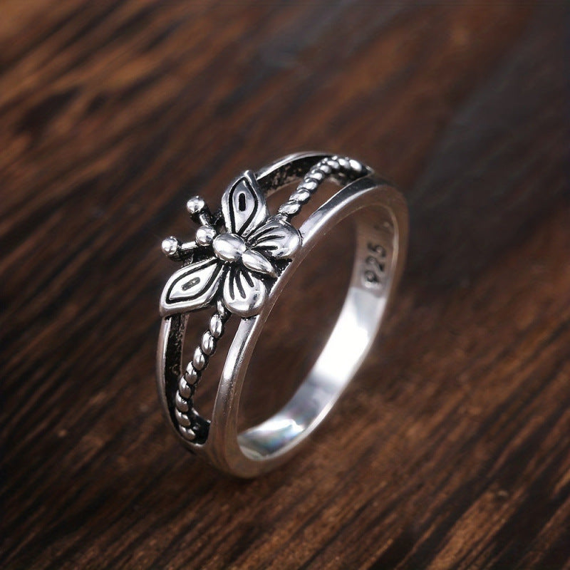 Classic Silver Ring with Timeless Appeal