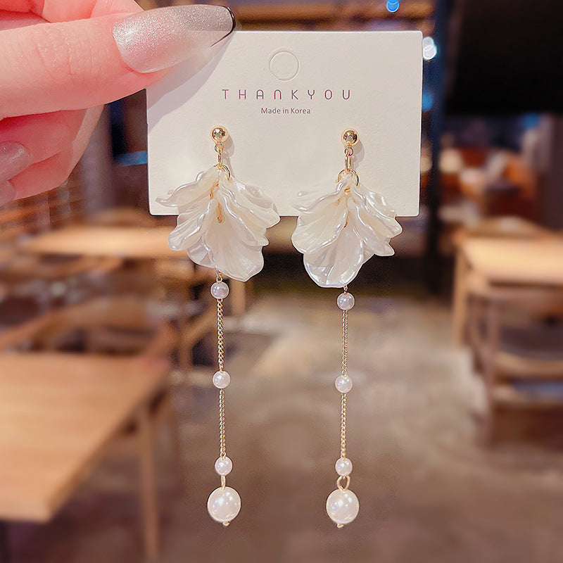 Classic Pearl Earring with Timeless Appeal