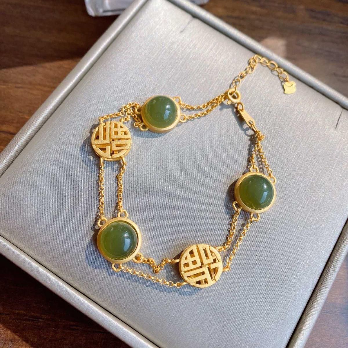 Charming Gold Bracelet for Any Occasion