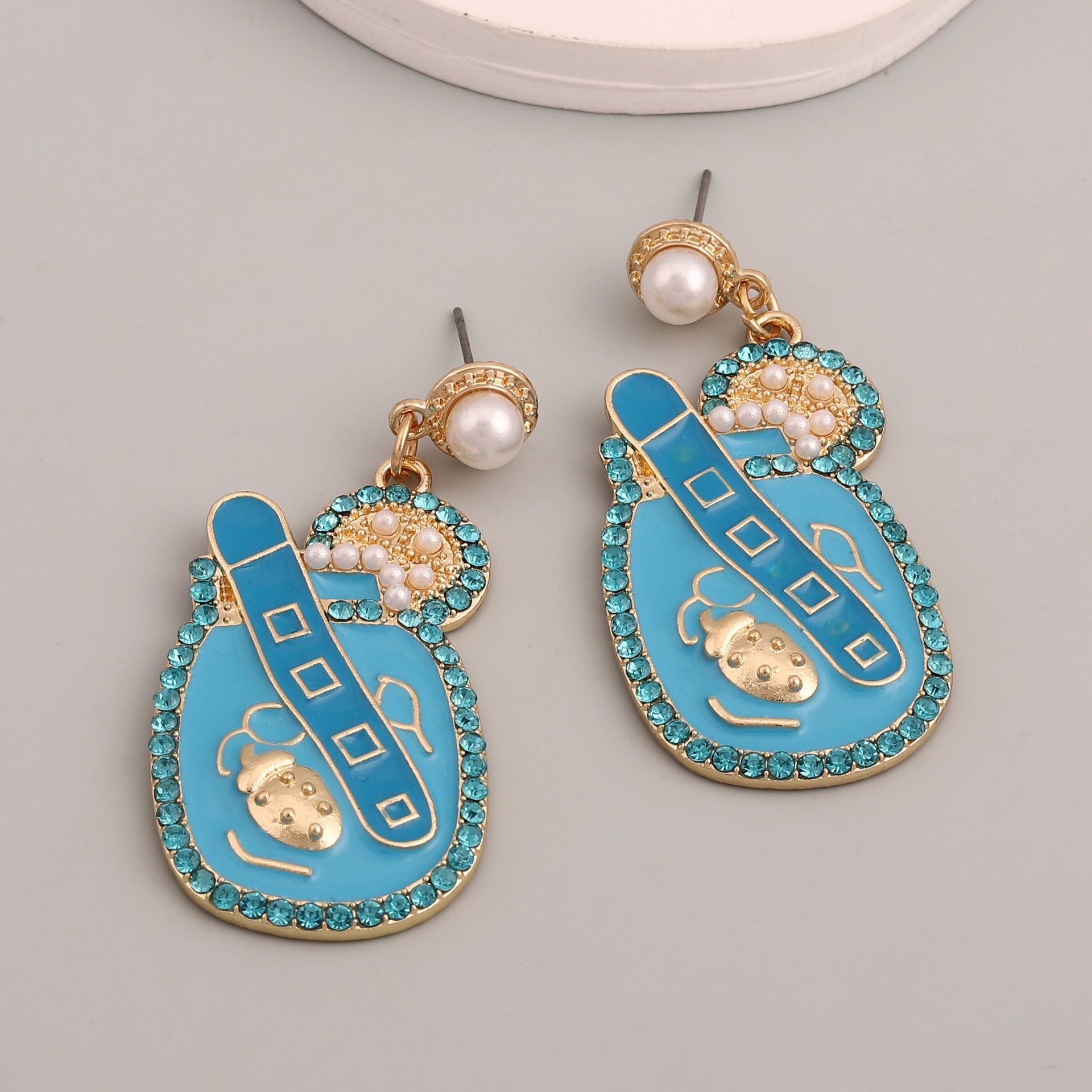 Classic Pearl Earring with Timeless Appeal