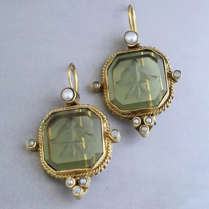 Charming Piece for Any Occasion