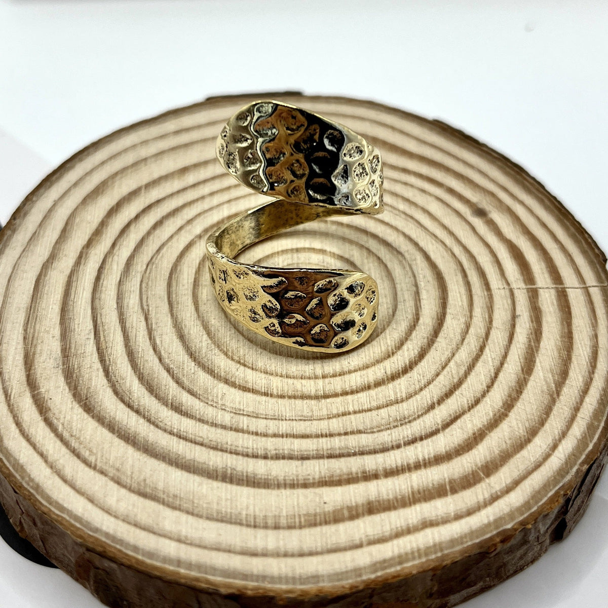 Charming Silver Ring for Any Occasion
