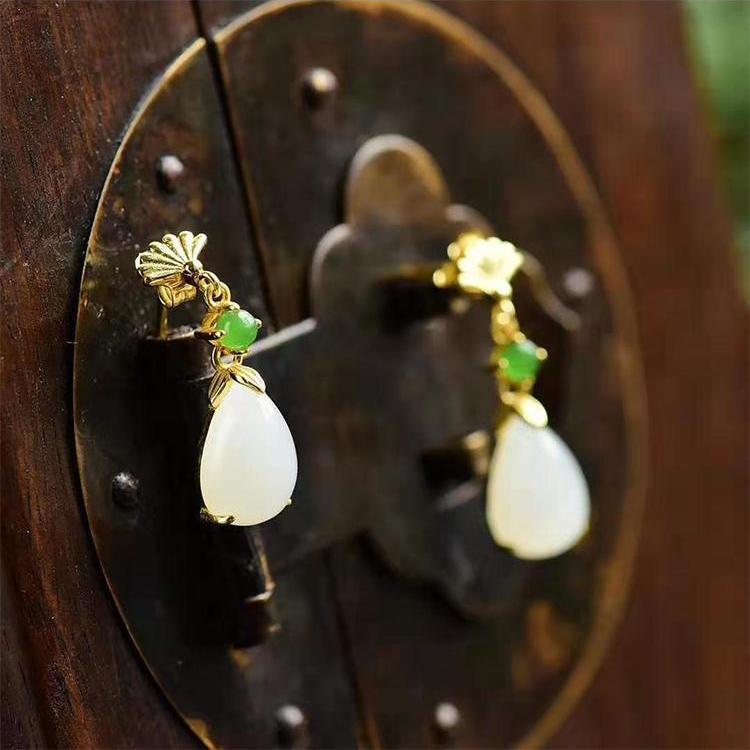 Classic Gold Earring with Timeless Appeal