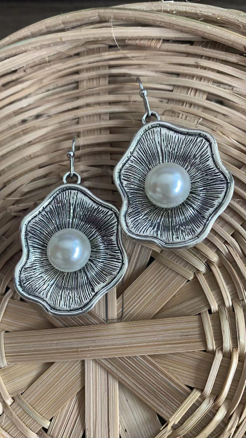 Romantic Pearl Earring for Special Moments