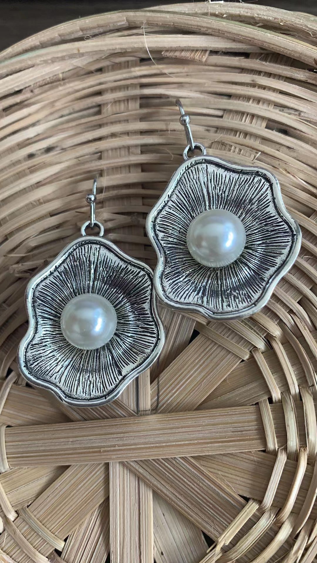 Romantic Pearl Earring for Special Moments