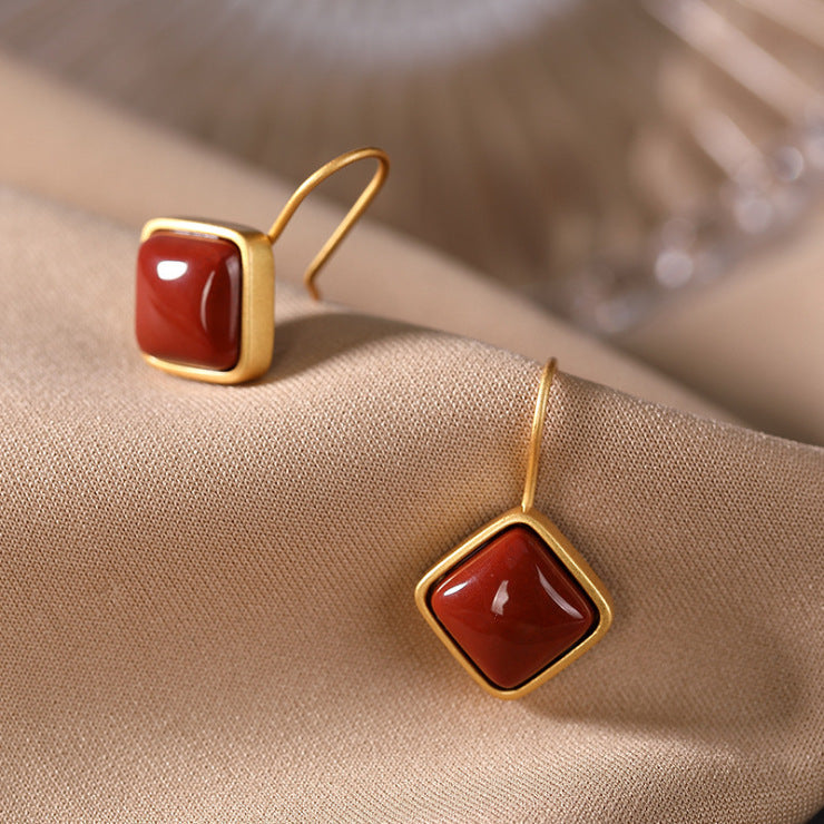 Charming Gold Earring for Any Occasion