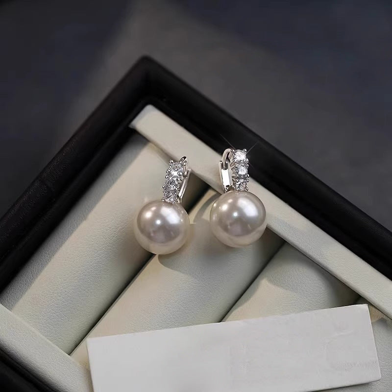 Romantic Pearl Earring for Special Moments