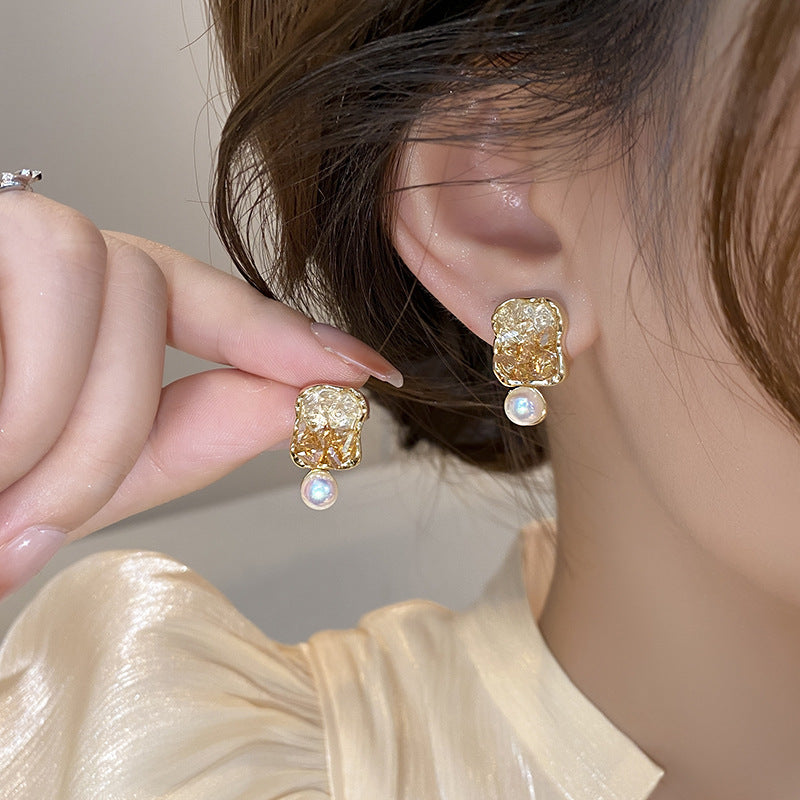 Classic Pearl Earring with Timeless Appeal