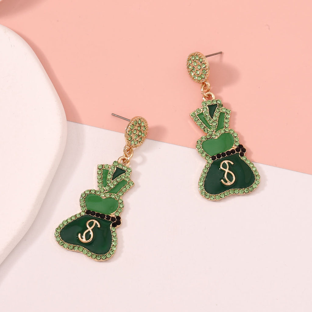 Charming Earring for Any Occasion