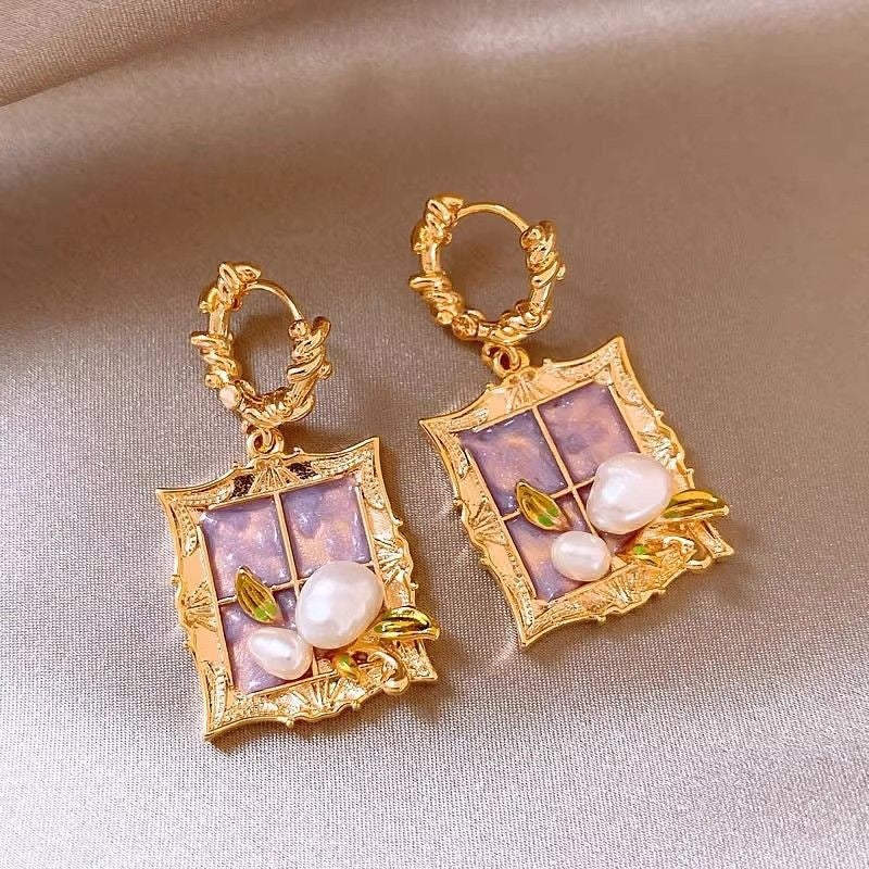 Classic Pearl Earring with Timeless Appeal