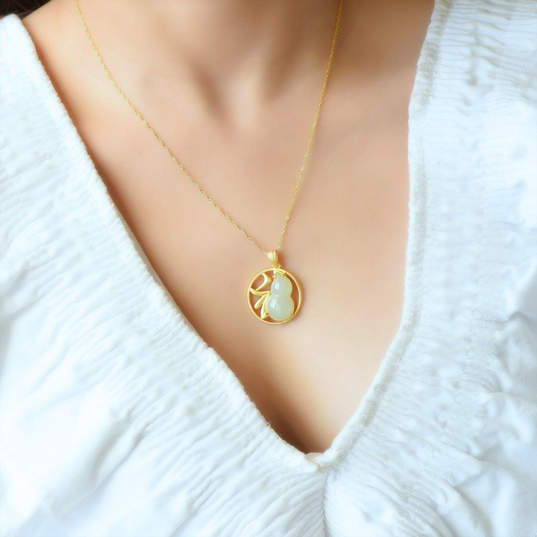 Romantic Silver Necklace for Special Moments