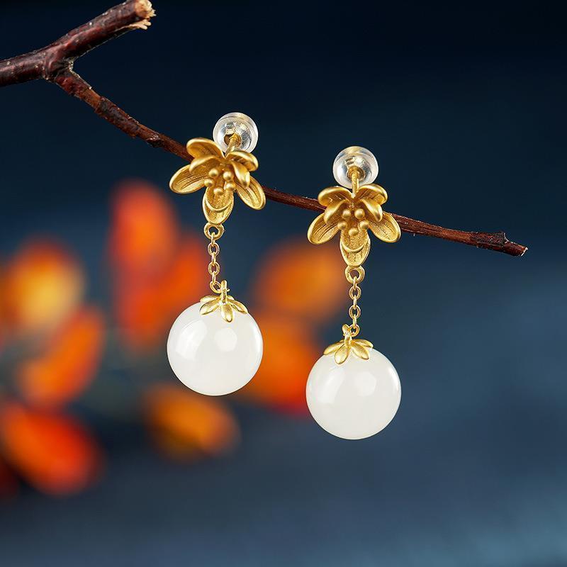 Classic Gold Earring with Timeless Appeal