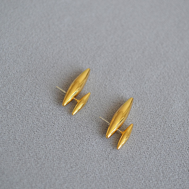 Classic Gold Earring with Timeless Appeal