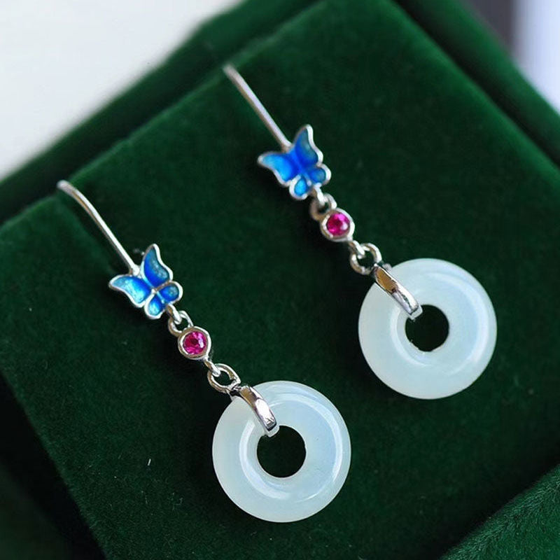 Classic Gold Earring with Timeless Appeal