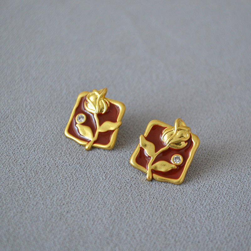 Elegant Gold Earring for Every Occasion