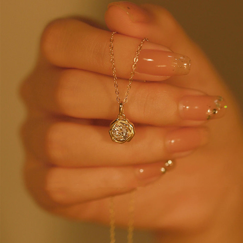 Romantic Gold Necklace for Special Moments