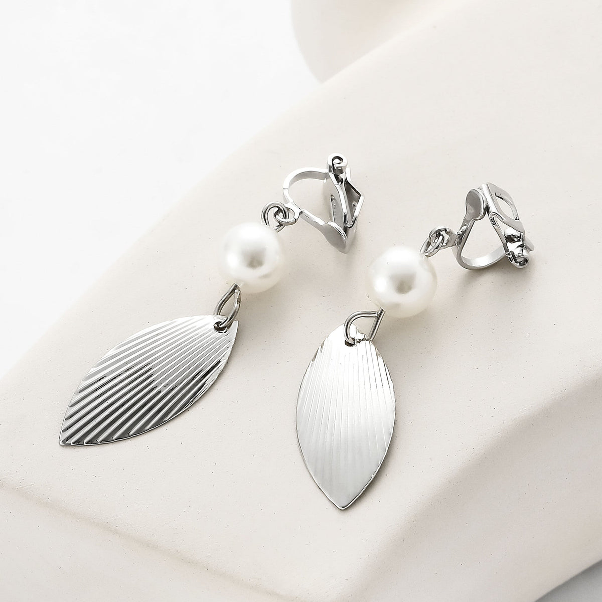 Romantic Pearl Earring for Special Moments