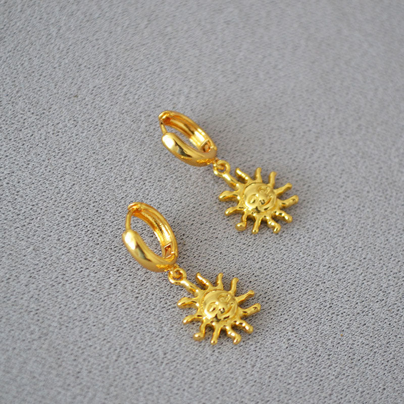 Classic Gold Earring with Timeless Appeal