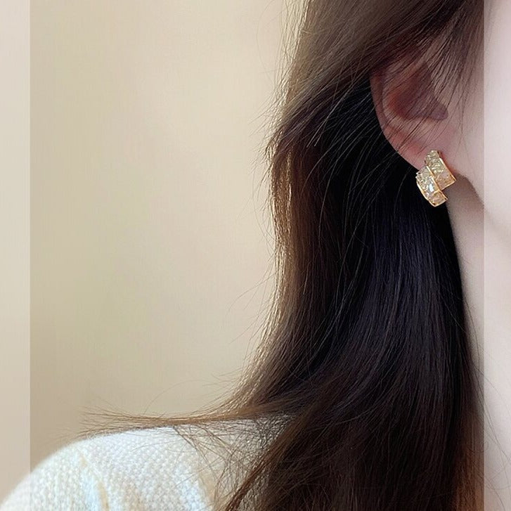 Charming Earring for Any Occasion