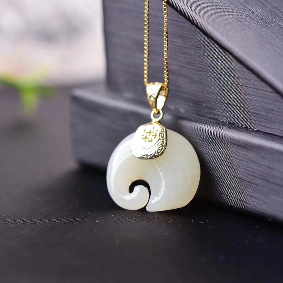Romantic Silver Necklace for Special Moments