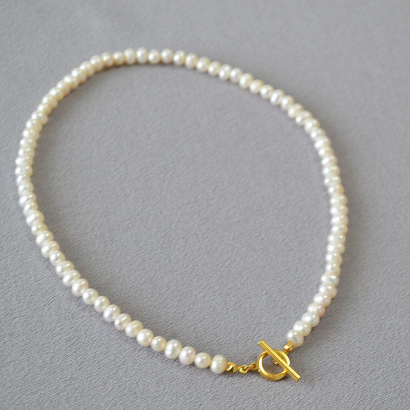 Classic Pearl Necklace with Timeless Appeal