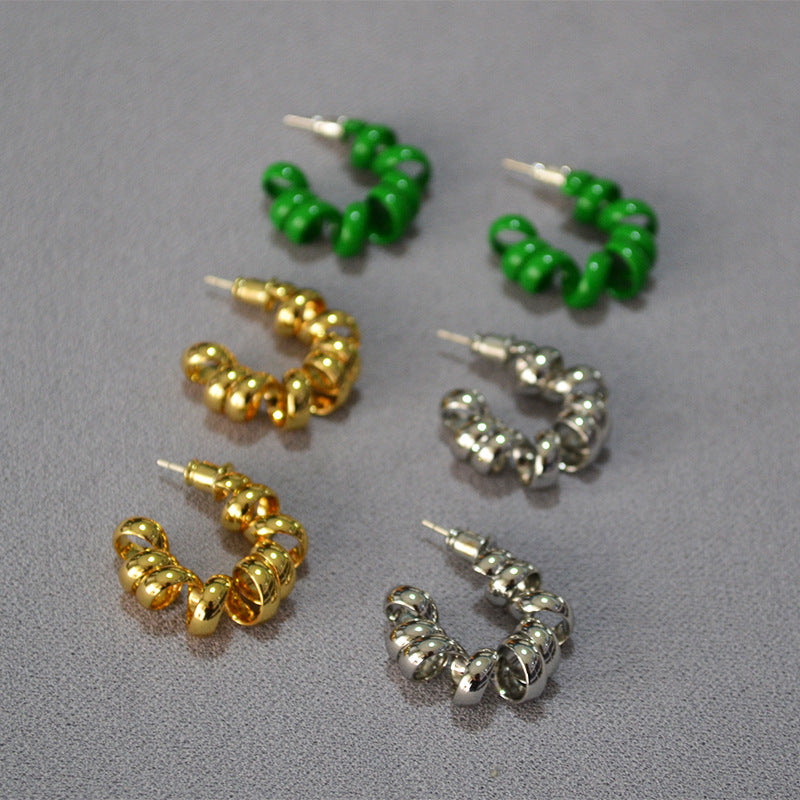 Classic Gold Earring with Timeless Appeal
