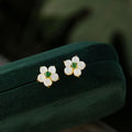 Charming Gold Earring for Any Occasion