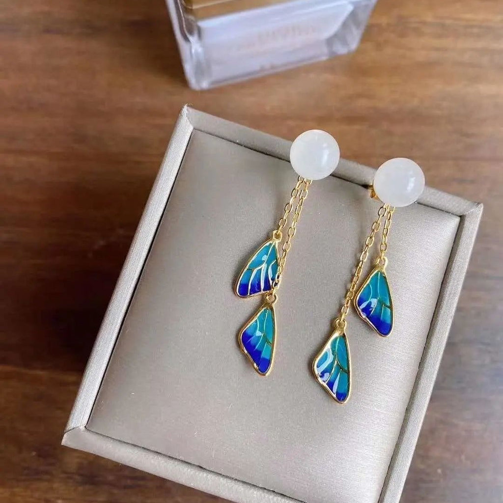 Beautiful Silver Earring with Unique Style