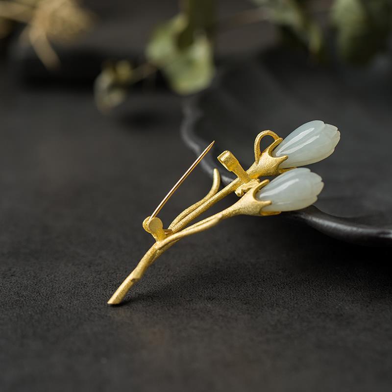 Charming Gold Piece for Any Occasion