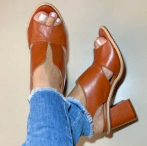 Chic Orthopedic Sandals with Unique Design
