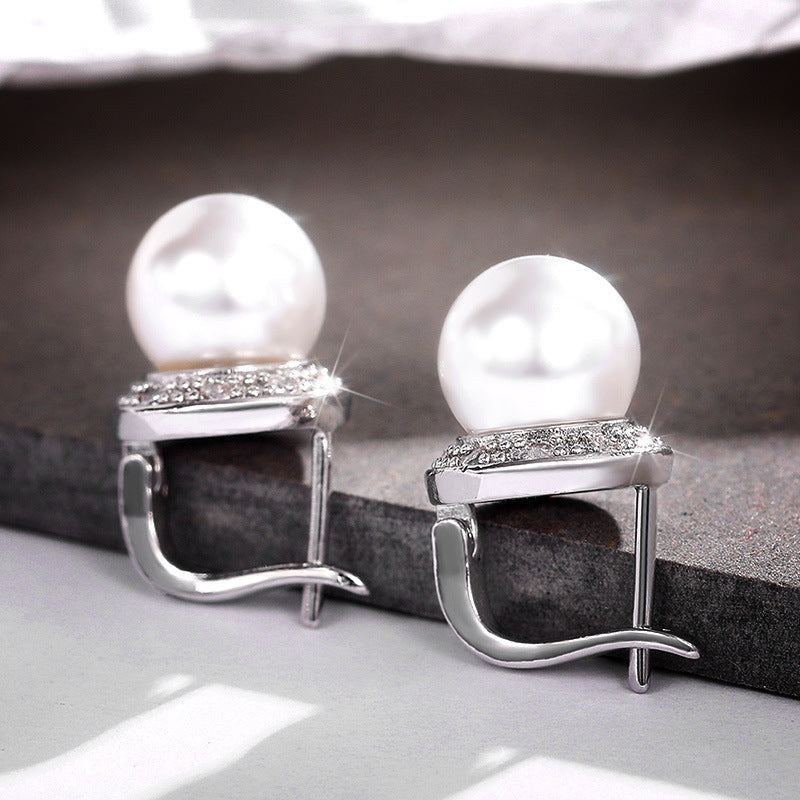 Classic Pearl Earring with Timeless Appeal